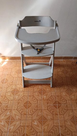 Trona Evolutiva de Madera Safety 1st.