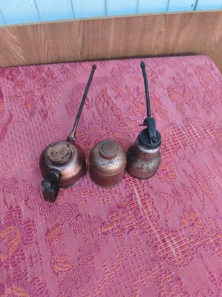 Set de 2 Aceiteras y Bote de Cobre antiguo.