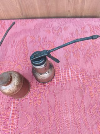 Set de 2 Aceiteras y Bote de Cobre antiguo.