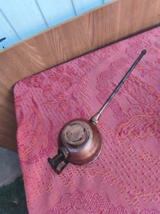 Set de 2 Aceiteras y Bote de Cobre antiguo.