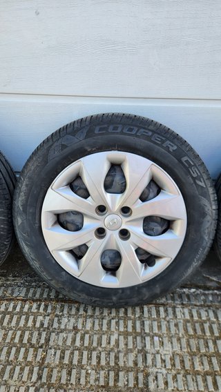 4 Ruedas con Tapacubos Hyundai