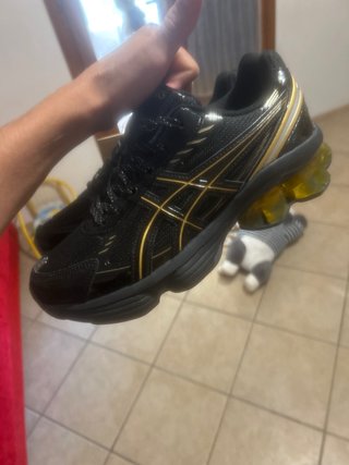 Scarpe Asics nere e oro 41.5
