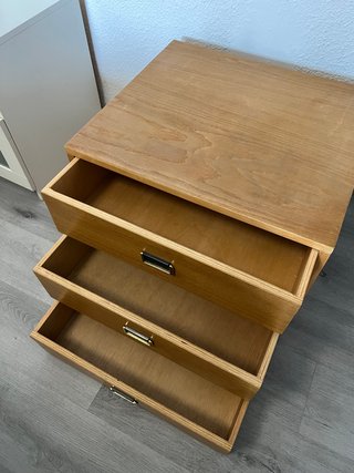 Mesita / Cajonera de armario con 3 cajones