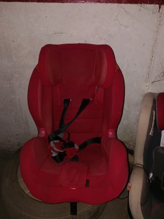 Silla de coche roja