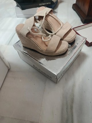 Zapatos cuña Gloria Ortiz beige