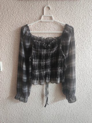 Top de cuadros negro
