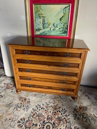 Cómoda de Madera Clásica