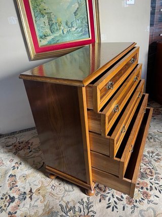 Cómoda de Madera Clásica