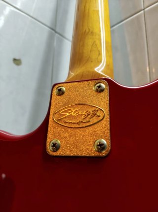 Bajo Eléctrico Stagg Rojo