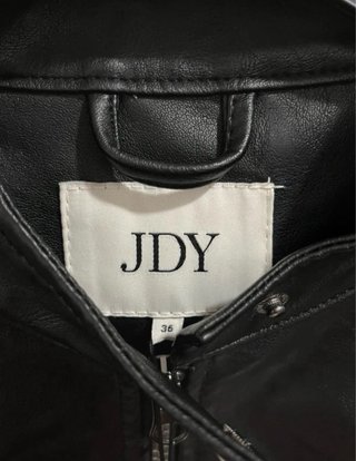 Chaqueta Polipiel totalmente nuevo de la marca JDY