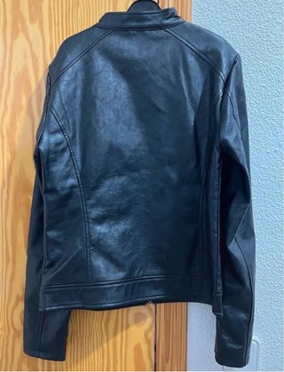 Chaqueta Polipiel totalmente nuevo de la marca JDY