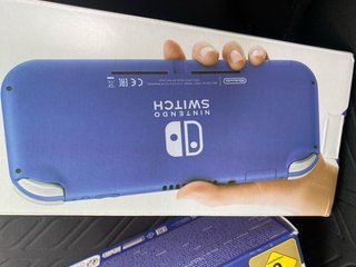 Nintendo Switch Lite Azul Animal Crossing