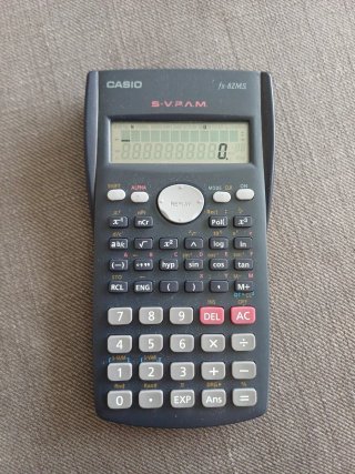 Calculadora Científica Casio fx-82MS