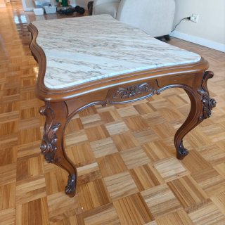 Mesa de salón madera tallada y mármol