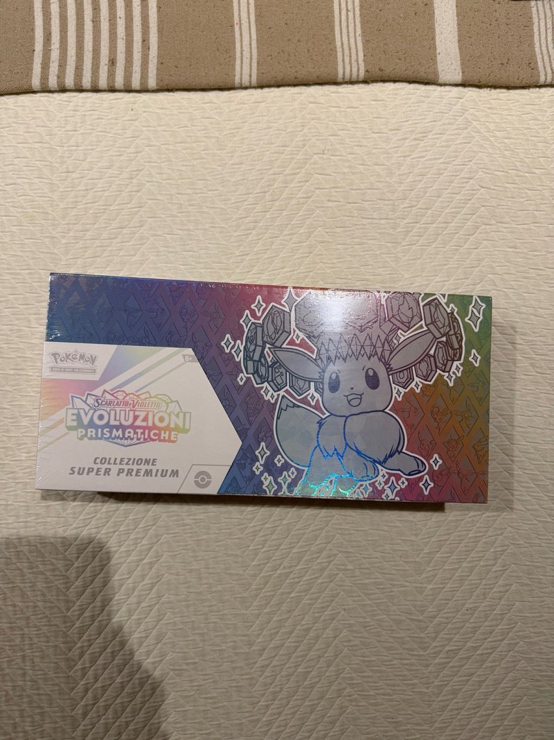 Pokémon Evoluzioni Prismatiche ETB Premium ITA