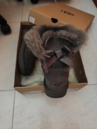 Botas UGG grises bajas