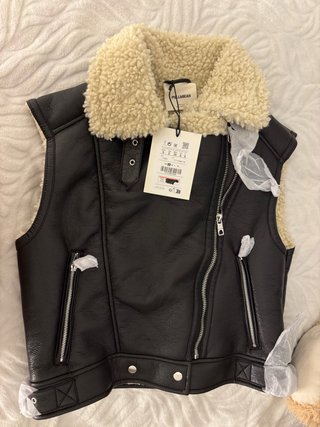 Chaleco Pull&Bear Negro/Beige Talla S