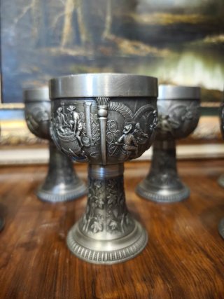 6 copas vintage de peltre con relieve