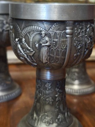 6 copas vintage de peltre con relieve