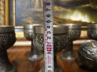 6 copas vintage de peltre con relieve