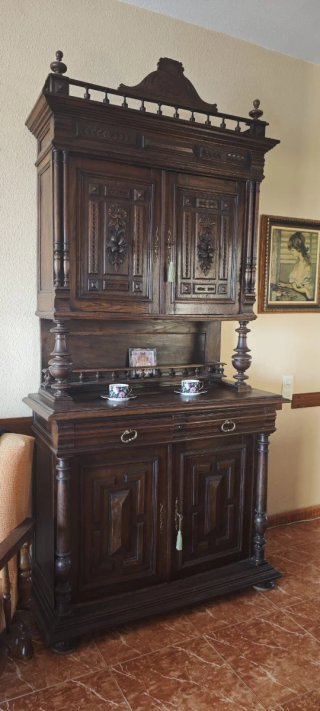 Mueble Antiguo de Madera