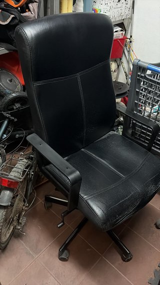 Silla de oficina negra