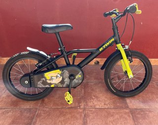 Bicicleta infantil Btwin negra y amarilla