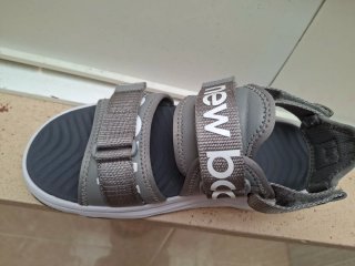Sandalias New Balance Gris y Blanco