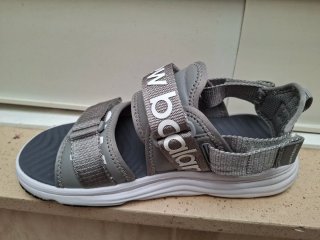 Sandalias New Balance Gris y Blanco