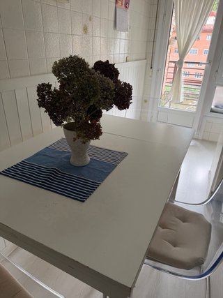 Mesa extensible blanca Ikea de 90x90