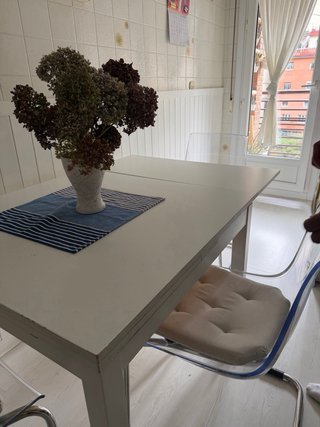 Mesa extensible blanca Ikea de 90x90
