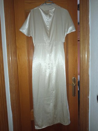 Vestido fiesta satén drapeado beige claro