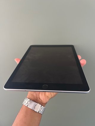 iPad  (6ª Gen) A1893de 32GB –negro/plata