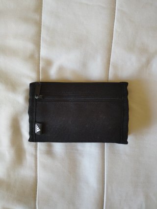 Cartera deportiva negra Adidas