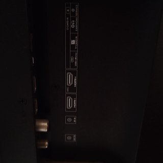 Smart TV 4K Sharp con Barra de Sonido