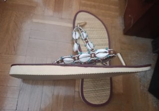 Chanclas T.37 conchas y abalorios