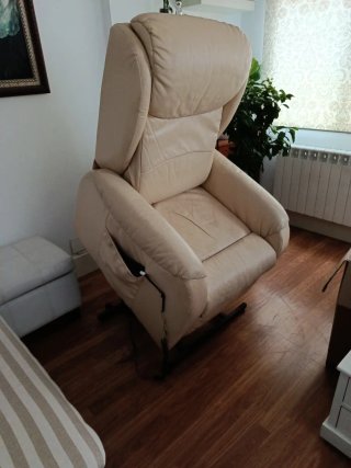 Sillón reclinable beige de piel