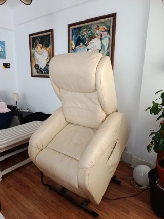 Sillón reclinable beige de piel