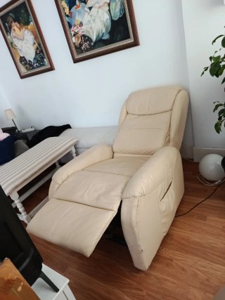 Sillón reclinable beige de piel