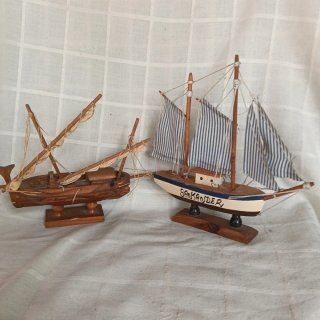 Set de 2 Maquetas de Barcos Artesanales