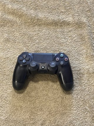 PS4 Slim + 1 Mando