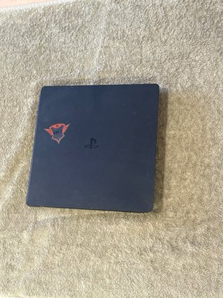 PS4 Slim + 1 Mando