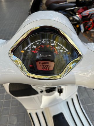 Vespa GTS 300 hpe Blanca