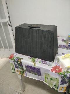 Máquina de coser antigua con maletín