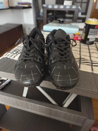 Zapatos de fútbol negros