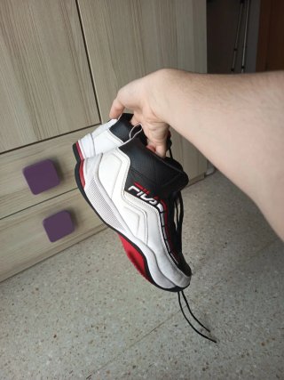 Zapatillas Baloncesto Fila Blancas y Negras