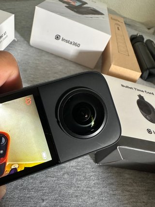 Cámara Insta360 X3 con accesorios