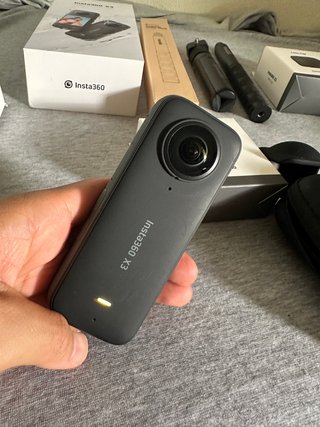 Cámara Insta360 X3 con accesorios