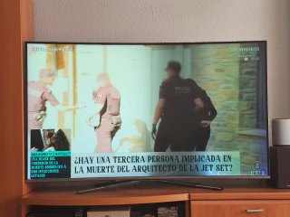 TV Samsung 65 Curva pantalla con oscuridad