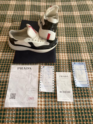 Zapatillas Prada Blancas y Negras